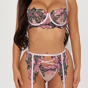 Garden Of Love Lace 3 Piece Set - Pink